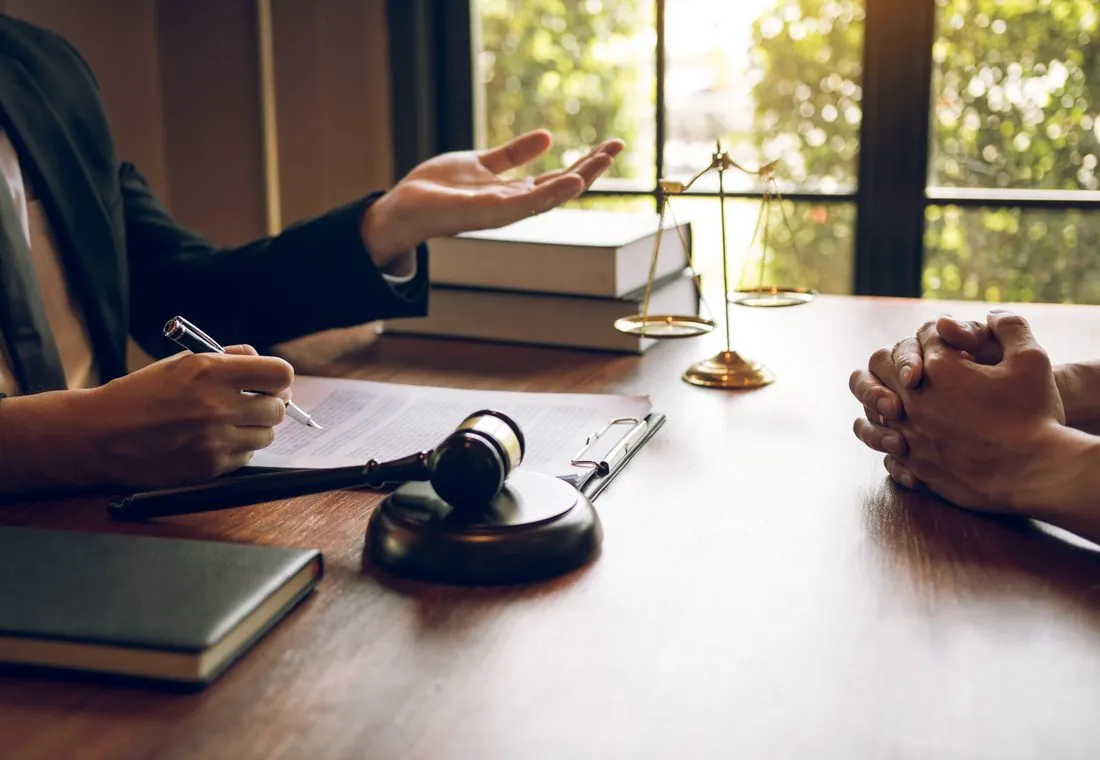 Asesoría legal personalizada entre abogado y cliente